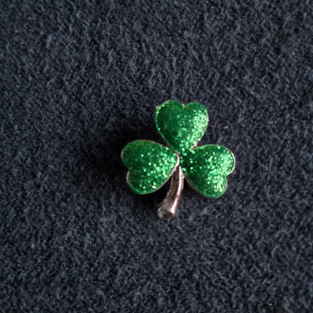 Vintage Green Glitter Shamrock Brooch Pin Tone St Patricks Day Irish Clover